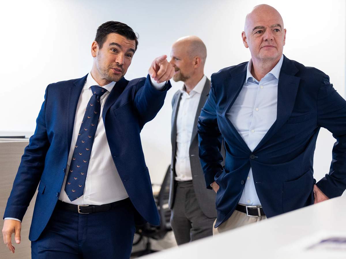 FIFA en problemas: Emilio García Silvero, director de Asuntos Legales, y Gianni Infantino.