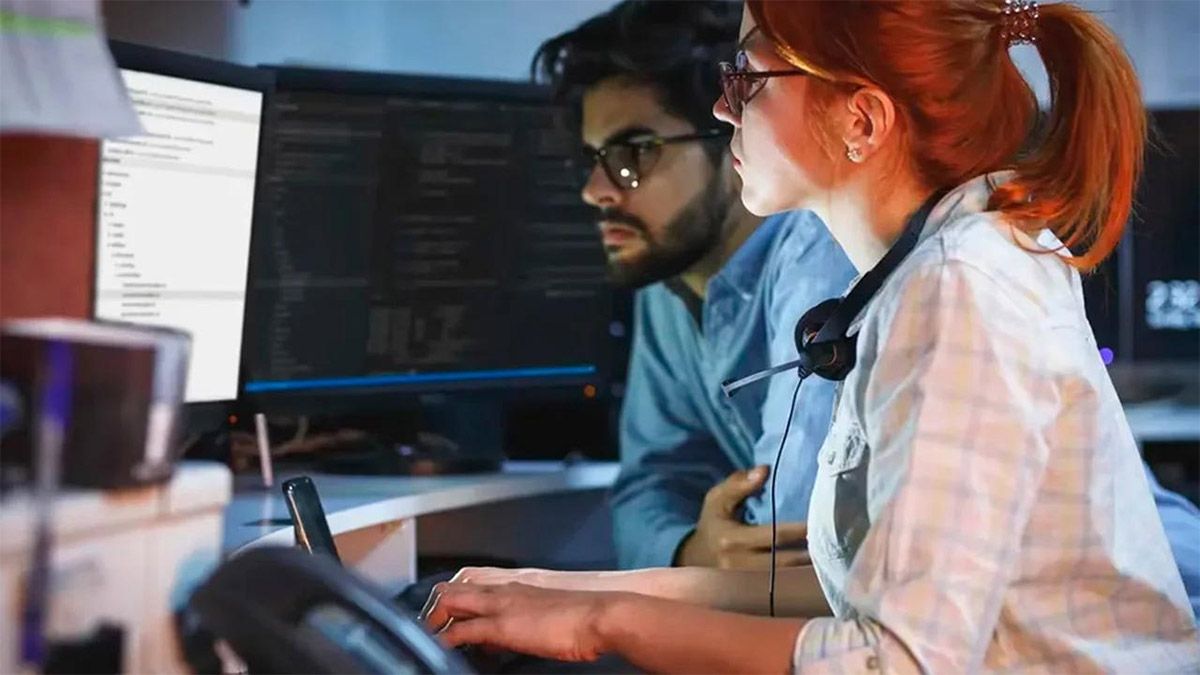 La Inteligencia Artificial (IA) avanza, los perfiles demandados serán los talentos que combinen dominio tecnológico, pensamiento crítico y sensibilidad humana. La Inteligencia Artificial (IA) avanza, los perfiles demandados serán los talentos que combinen dominio tecnológico, pensamiento crítico y sensibilidad humana.