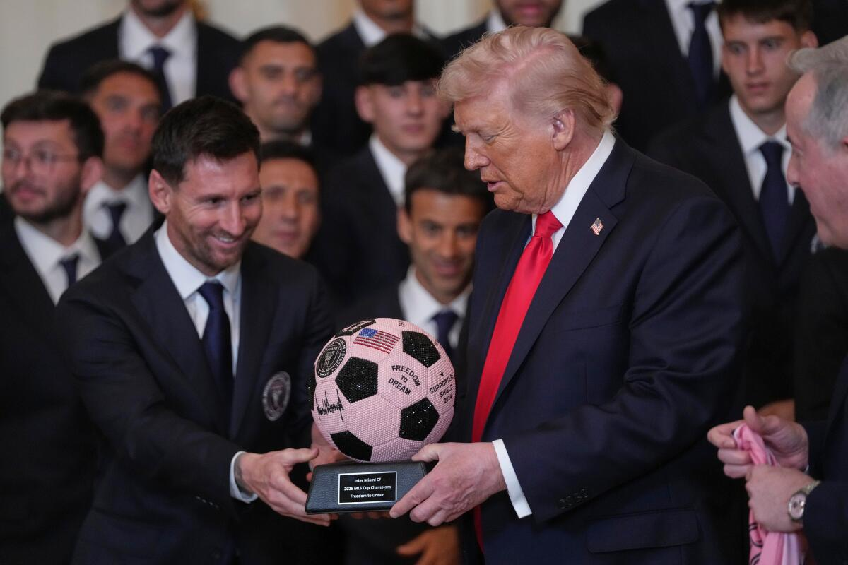 En marzo, Trump homenajeó a Messi e Inter Miami en la Casa Blanca por título de la MLS. | LOS ÁNGELES TIMES En marzo, Trump homenajeó a Messi e Inter Miami en la Casa Blanca por título de la MLS. | LOS ÁNGELES TIMES