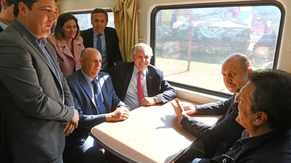 Alberto, Perotti, Guerrera, Massa y otros, viajaron en el tren (Foto NA).
