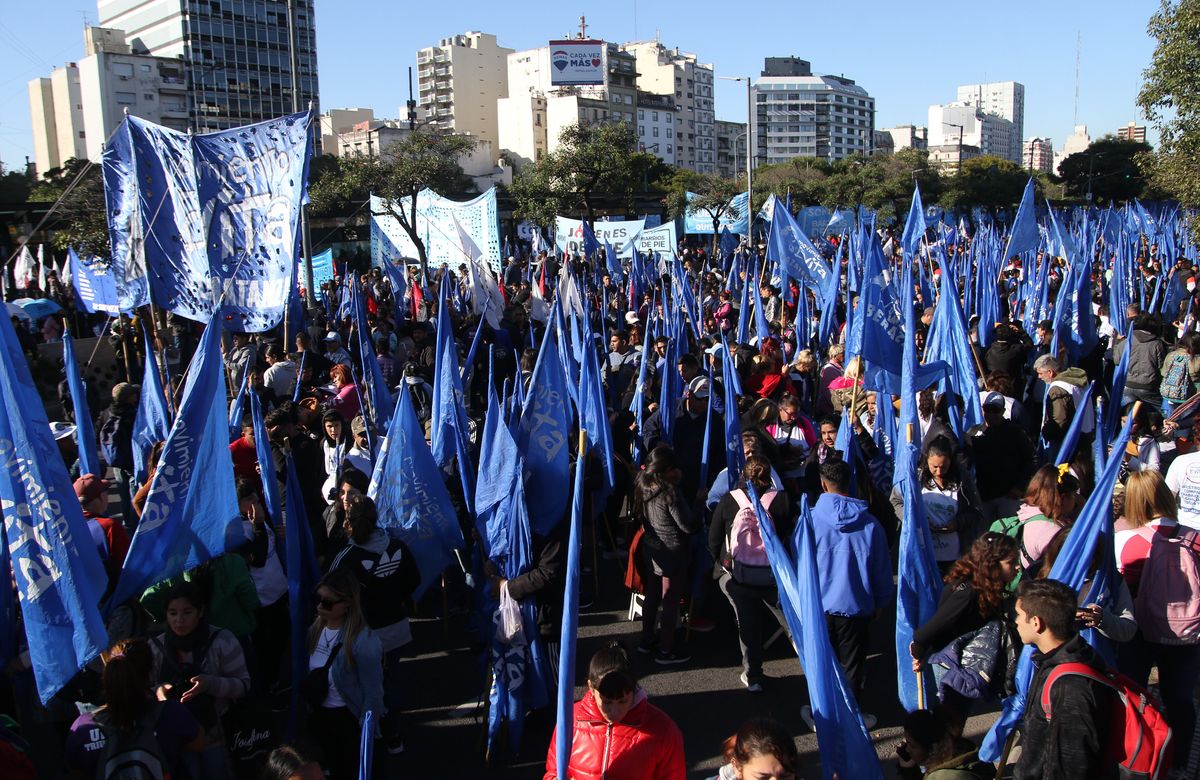 Piqueteros salieron a reclamar alimentos Piqueteros salieron a reclamar alimentos