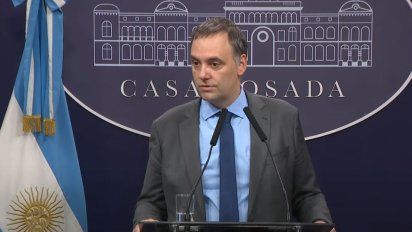 Otro anuncio electoral de Manuel Adorni: Reforma migratoria, expulsión de ilegales y cobro en hospitales