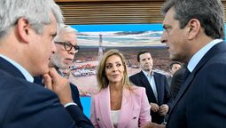 Sergio Massa, Flavia Royón y empresarios asistentes al evento.