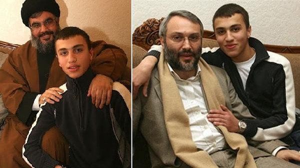 A la izq., Jihad Mughniyeh con el líder de Hezbollah, Sayyed Hasan Nasrallah. A la der., Jihad Mughniyeh con su padre, el comandante de Hezbollah, Imad Mughniyeh.