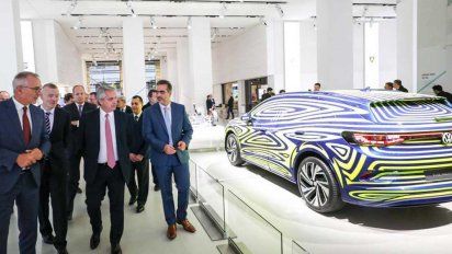 Alberto F. se reunió con ejecutivos de VW que prometieron invertir US$800 millones en la Argentina
