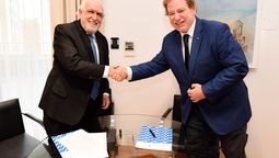 Ricardo Gil Lavedra y el presidente del Banco Ciudad, Guillermo Laje.