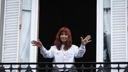 en la encuesta favorita del circulo rojo, cfk le gana a milei (que no repunta)