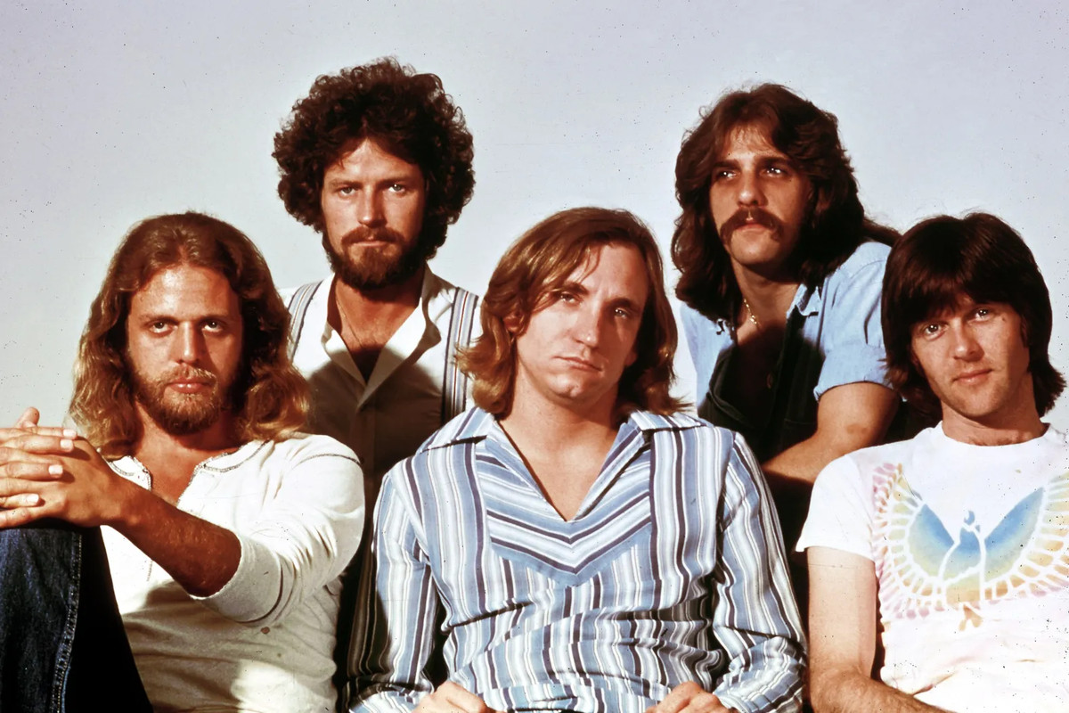 Después de medio siglo, Los Eagles vuelven a romperla: su clásico de los ’70 Greatest Hits ahora es récord en ventas y sigue conquistando con su sonido único.