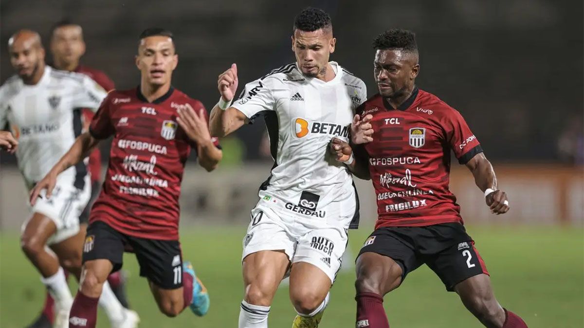 Los jugadores del AtléticoMineiro de Brasil fueron insultados por la hincha del Carabobo de Venezuela yla Conmebol prometió que habrá castigos.