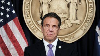 Andrew Cuomo, de aplaudido a abucheado y denunciado