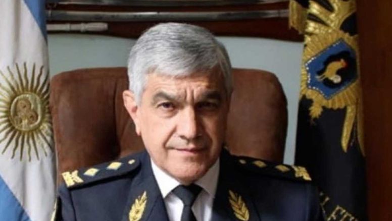 Escándalo y desmentido sobre el jefe de la Policía Federal