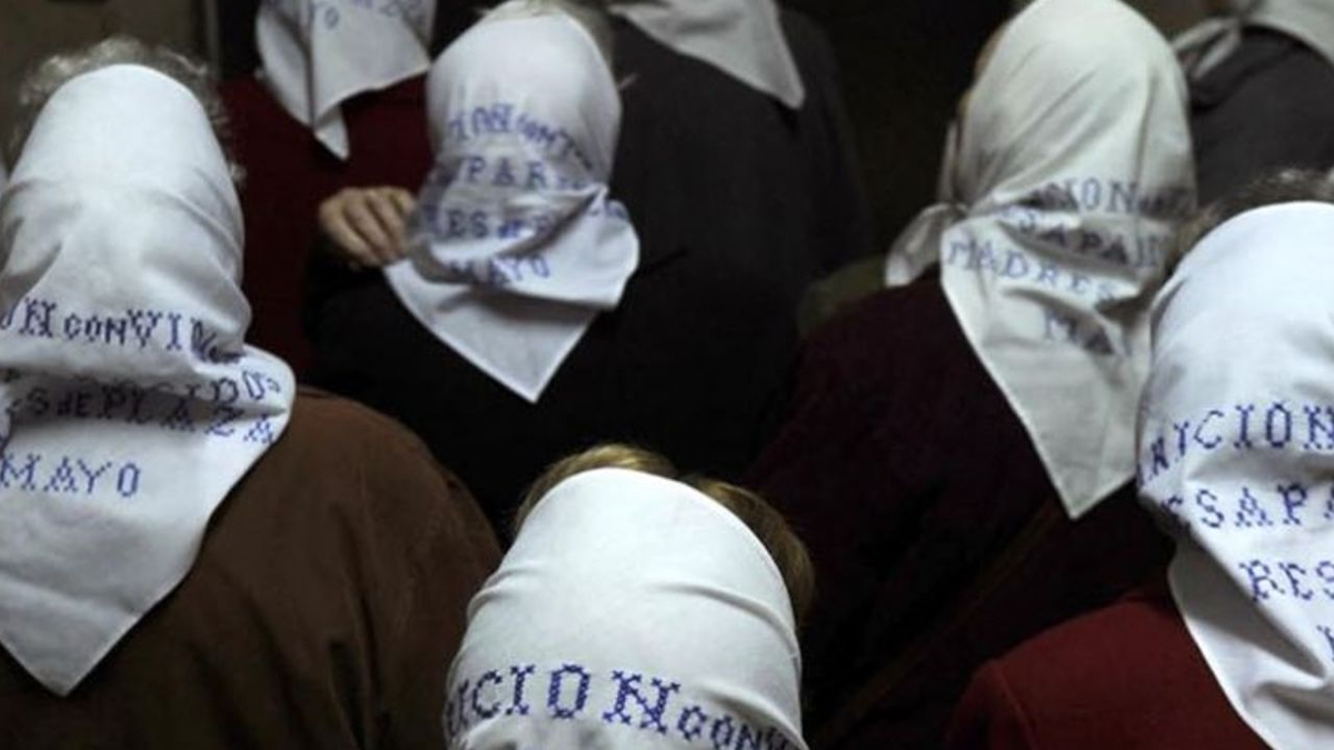 Las Abuelas de Plaza de Mayo piden control. Las Abuelas de Plaza de Mayo piden control.