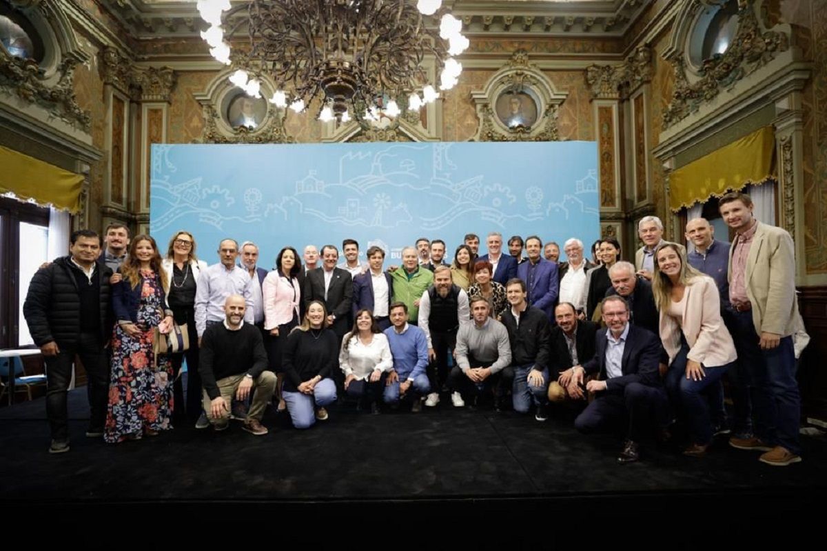 Axel Kicillof y la gran foto con todos los que participarán del programa que financiará el Banco Mundial