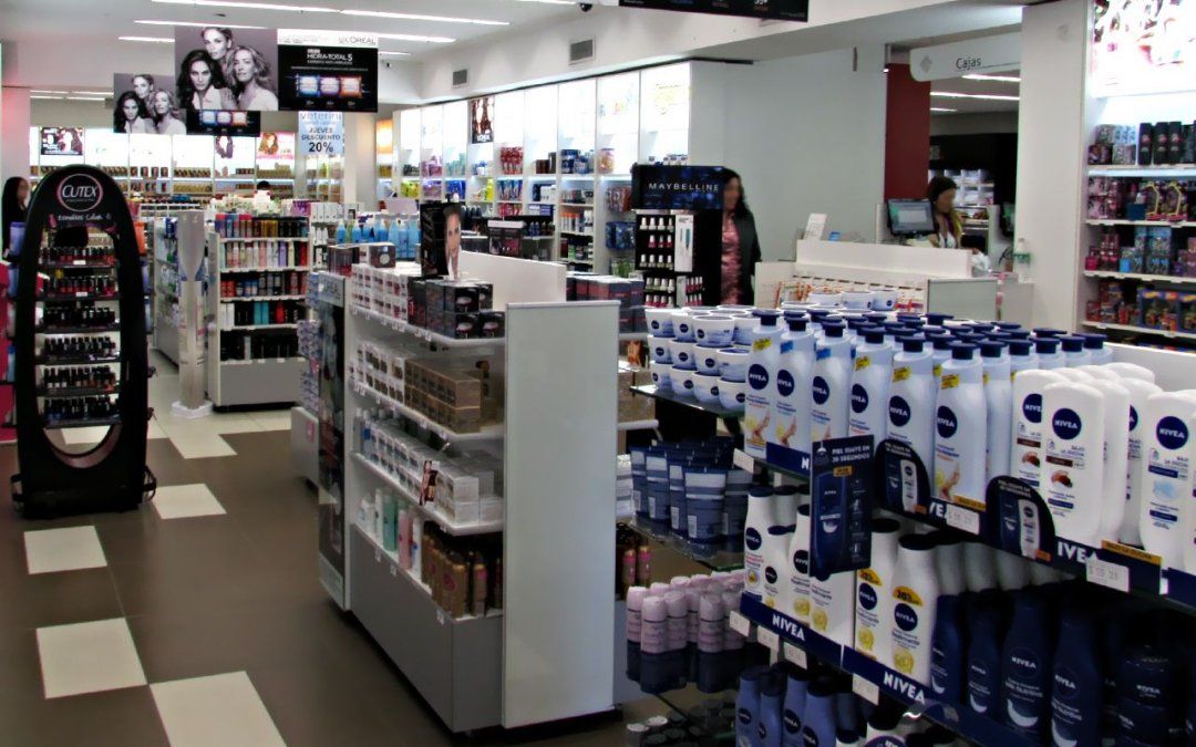 Perfumes y cosméticos en la mira. Perfumes y cosméticos en la mira. 