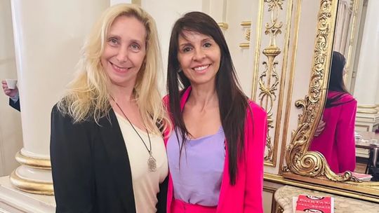 Lorena Villaverde junto a Karina Milei. Lorena Villaverde junto a Karina Milei.