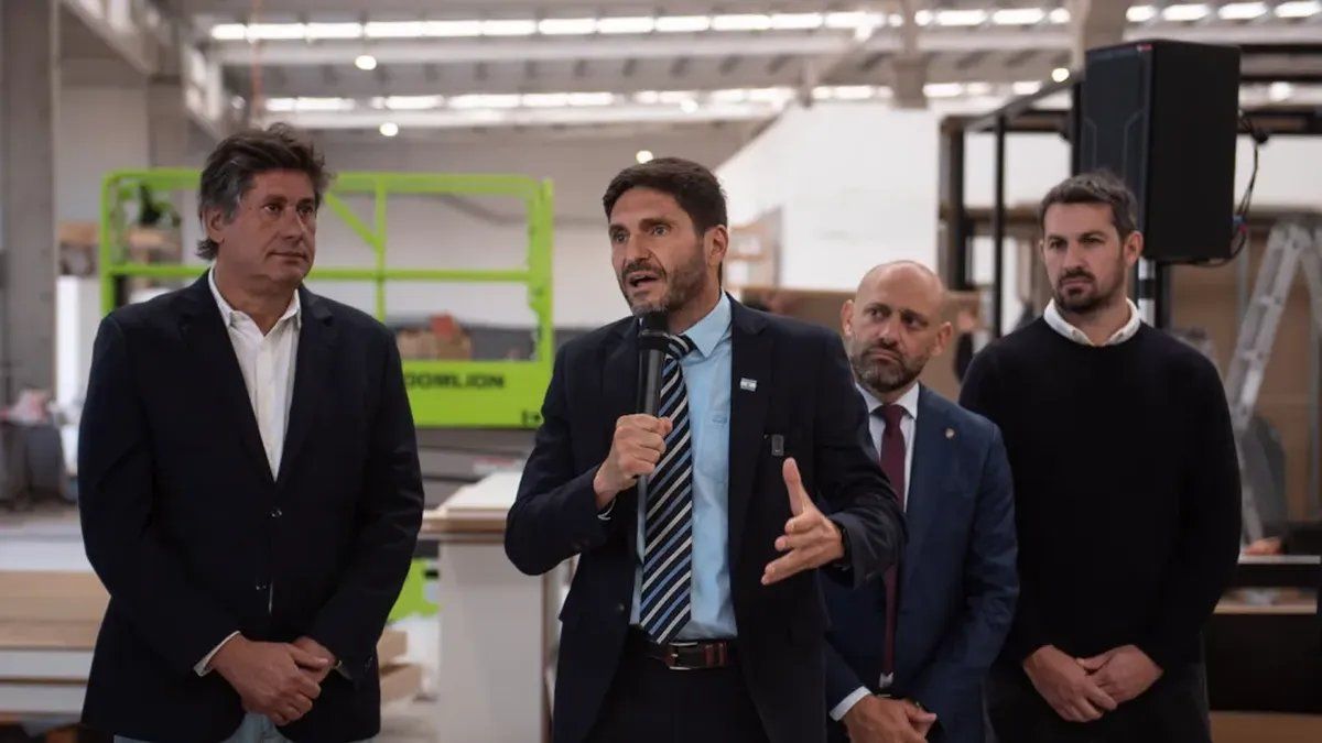 En menos de doce meses, el mandatario funense pasó por 3 sellos políticos distintos y el último acercamiento fue con el gobernador de Santa Fe.&nbsp;