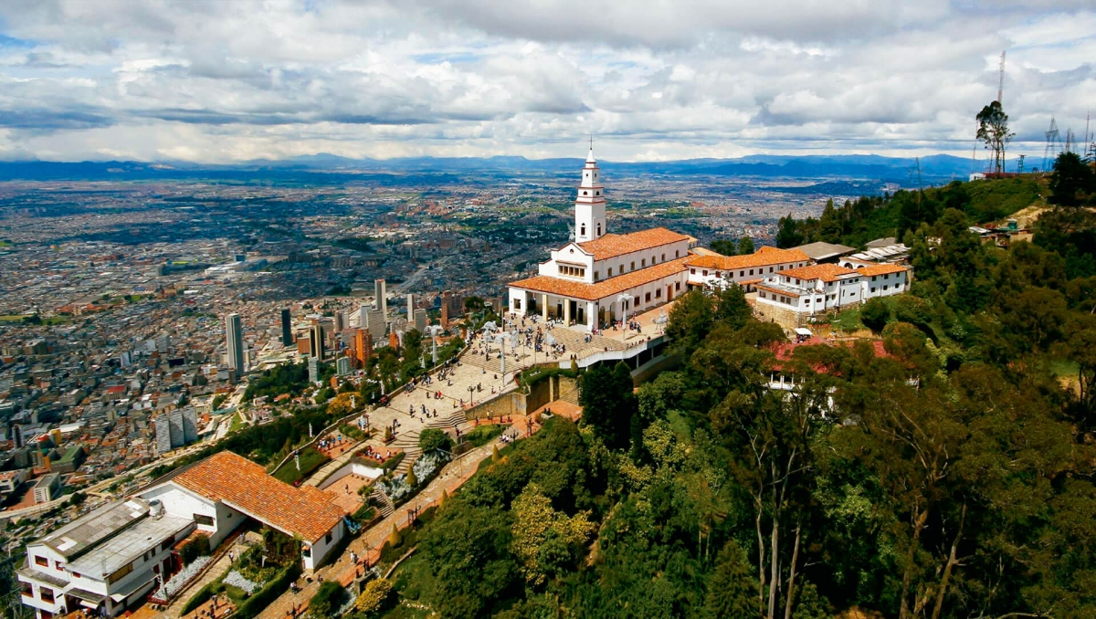 Alucinante vista panorámica de toda la ciudad de Bogotá desde el Cerro de Montserrate. Foto: Hansa Tours
