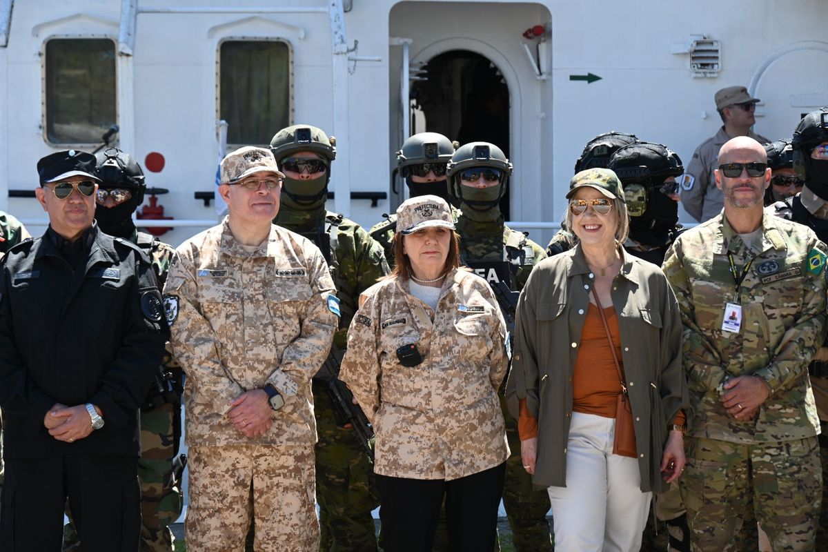 Patricia Bullrich de fajina. Patricia Bullrich de fajina.