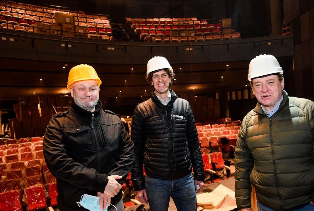 Juan josé Campanella, Martín Lousteau y Guilllermo Laje dentro del Politeama