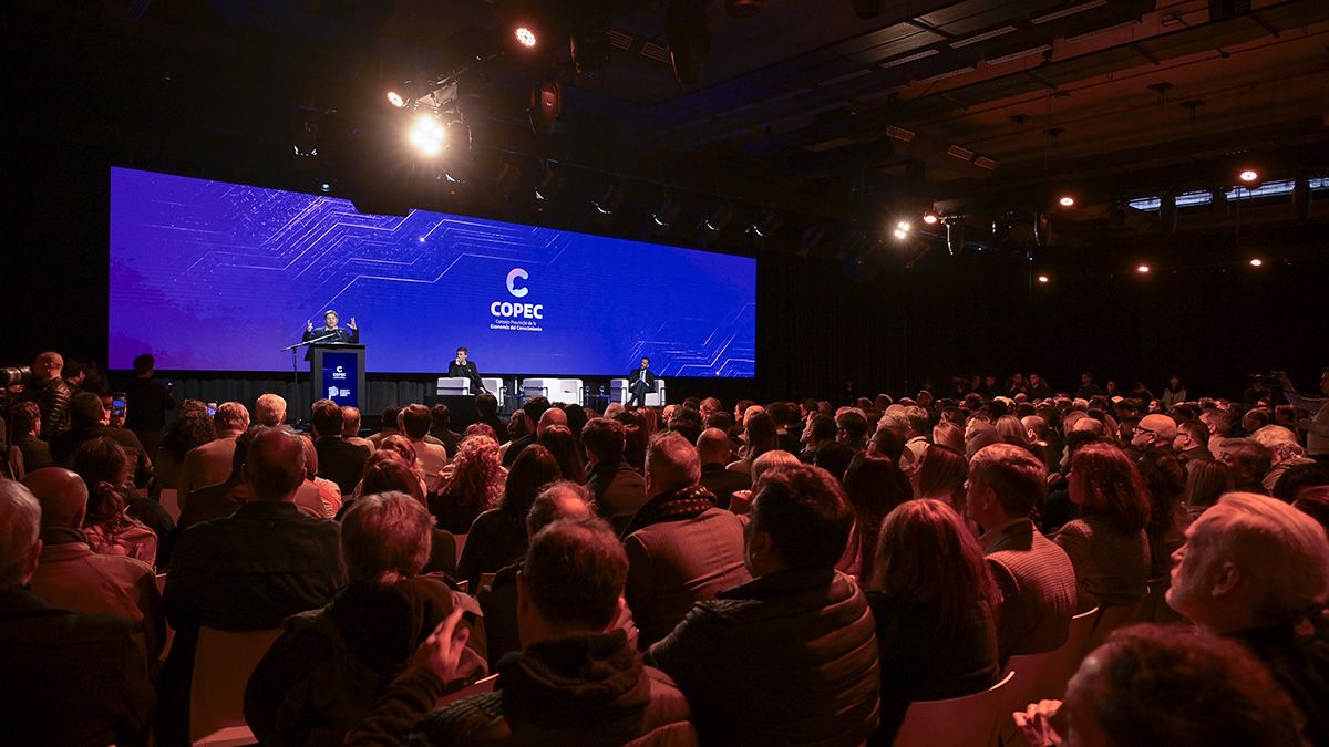 El gobernador de la provincia de Buenos Aires, Axel Kicillof, presentó en Vicente López el nuevo COPEC y volvió a criticar a Javier Milei. El gobernador de la provincia de Buenos Aires, Axel Kicillof, presentó en Vicente López el nuevo COPEC y volvió a criticar a Javier Milei.