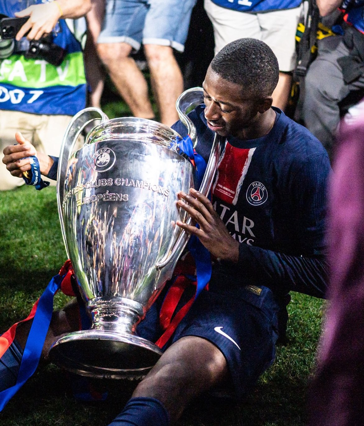 Ousmane Dembélé se llevó todo, Champions League, Ligue 1, Super Copa de Francia y Copa de Francia. Siendo MVP en 3 de las 4 competiciones (la Copa de Francia no elige MVP). Ousmane Dembélé se llevó todo, Champions League, Ligue 1, Super Copa de Francia y Copa de Francia. Siendo MVP en 3 de las 4 competiciones (la Copa de Francia no elige MVP).