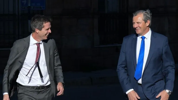 Adán Bahl (der.) y manolarga Enrique Cresto. Adán Bahl (der.) y manolarga Enrique Cresto.