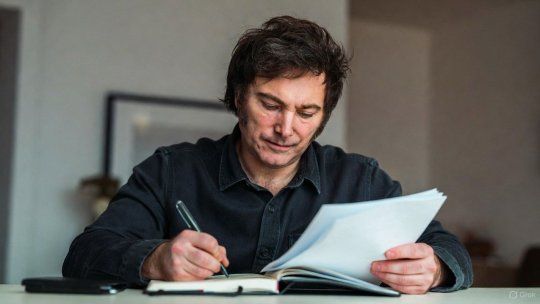 Javier Milei y el control de la agenda, clave para cerrar el año en Argentina (Foto: IA Grok). Javier Milei y el control de la agenda, clave para cerrar el año en Argentina (Foto: IA Grok).