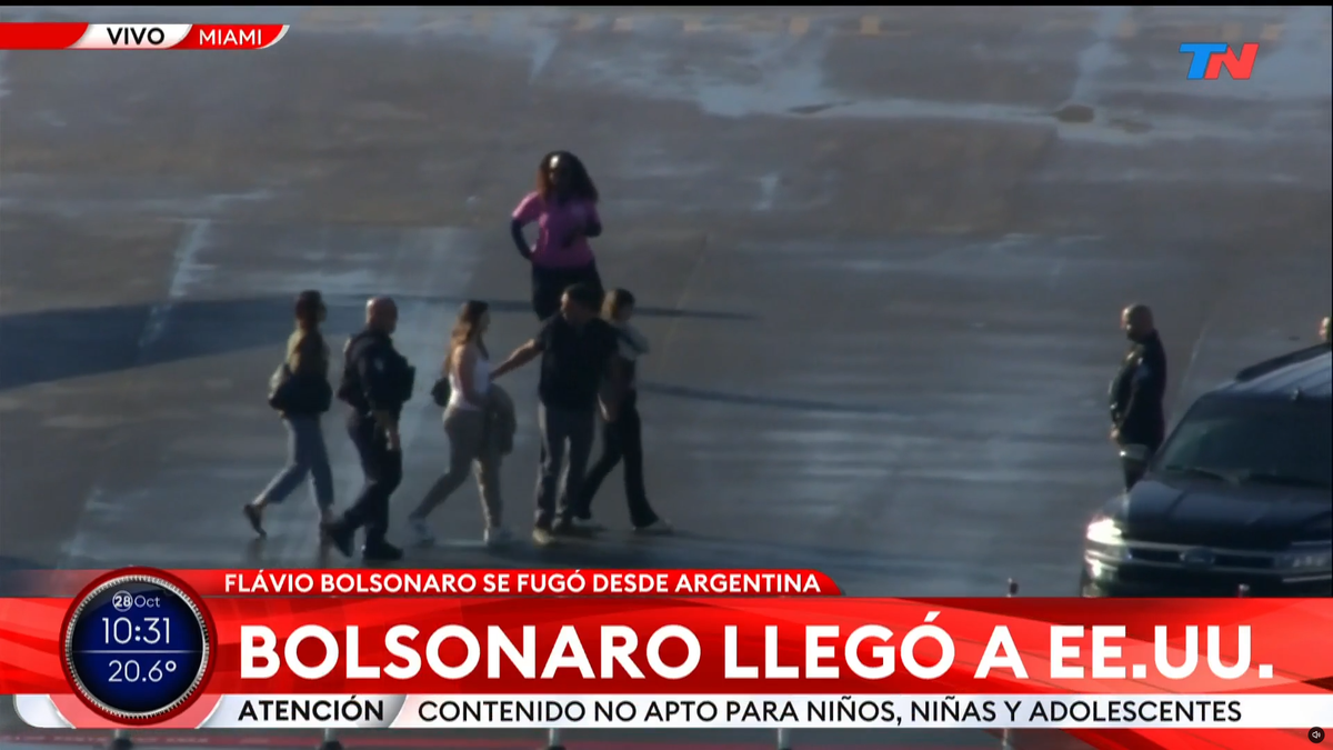 Flávio Bolsonaro pasó por Argentina antes de viajar a Miami, mientras crecen las sospechas sobre el papel del Gobierno. Foto: Captura TN Flávio Bolsonaro pasó por Argentina antes de viajar a Miami, mientras crecen las sospechas sobre el papel del Gobierno. Foto: Captura TN