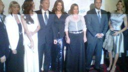 altText(Macri & Massa sorprendieron en la cena de Conciencia)}
