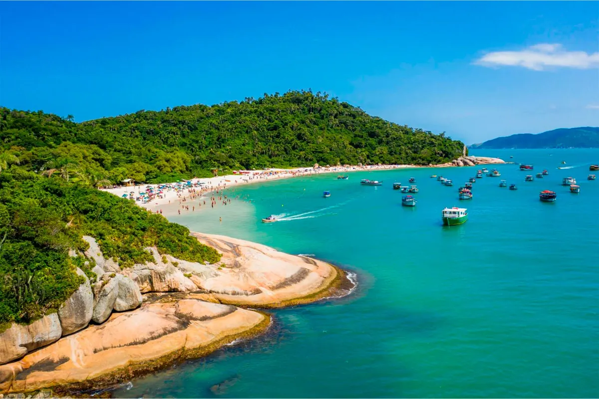 Las paradisíacas playas de Brasil son uno de los destinos más codiciados durante la temporada de verano. Las paradisíacas playas de Brasil son uno de los destinos más codiciados durante la temporada de verano.