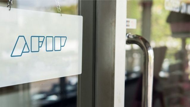 La AFIP y la ANSES establecieron que a partir de ahora, en vez de haber un prefijo que informe el sexo de las personas, los prefijos utilizados para la generación de los nuevos números de CUIT Y CUIL serán asignados de forma aleatoria.