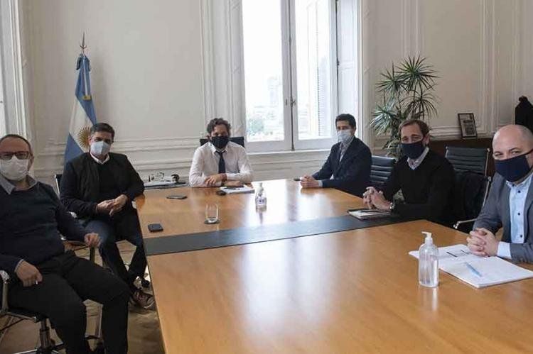 Cafiero y Wado de Pedro con los intendentes de JxC, Garro, Valenzuela y Macri.