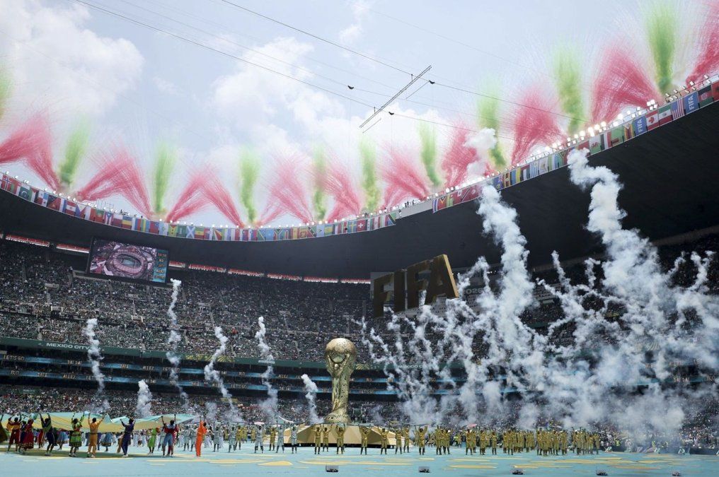 En los estadios estadounidenses, los hinchas aprovecharon las pausas para comprar bebidas sin perder demasiado juego. En los estadios estadounidenses, los hinchas aprovecharon las pausas para comprar bebidas sin perder demasiado juego.