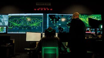 Centro de Comando de Operaciones Especiales: Satélites, drones, misiles, aviones, artillería.... toda la IA. Centro de Comando de Operaciones Especiales: Satélites, drones, misiles, aviones, artillería.... toda la IA.