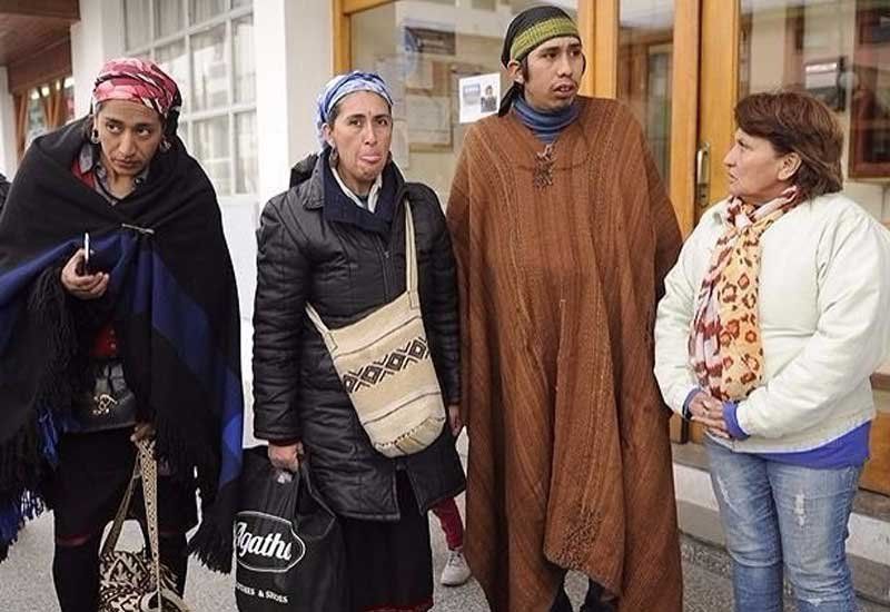 Matías Santana , el mapuche de los binoculares, calificado como integrante de un grupo "de terroristas" por la ministra de Seguridad, fue detenido en Bariloche Matías Santana , el mapuche de los binoculares, calificado como integrante de un grupo "de terroristas" por la ministra de Seguridad, fue detenido en Bariloche
