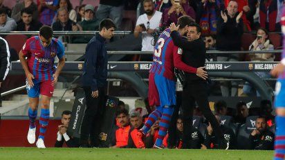 ¿A la MLS? Xavi le enseña las puertas del Barcelona a Piqué