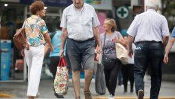 jubilados: ofrecen hasta 72 cuotas y una tasa del 25% para salir de deudas