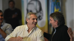 altText(Grieta en Twitter por impuesto al blanqueo: 