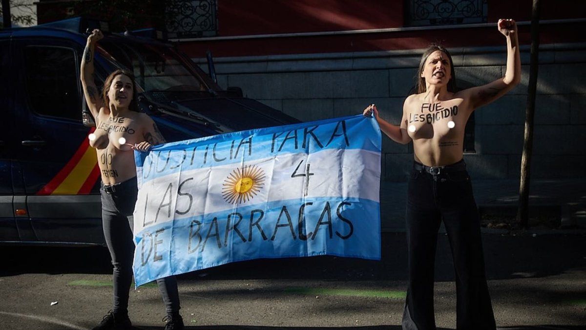 Reclamo lesbico frente a la Embajada Argentina en Madrid