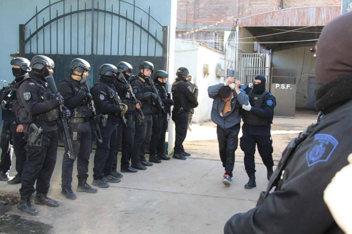 Provincia trasladó 83 reclusos del norte santafesino a los nuevos pabellones de la Unidad Penitenciaria Nº 10 de Santa Felicia. Provincia trasladó 83 reclusos del norte santafesino a los nuevos pabellones de la Unidad Penitenciaria Nº 10 de Santa Felicia.