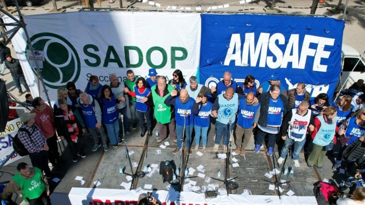 Los distintos sectores buscarán alcanzar acuerdos que permitan mejorar las condiciones laborales y salariales en la provincia de Santa Fe.
