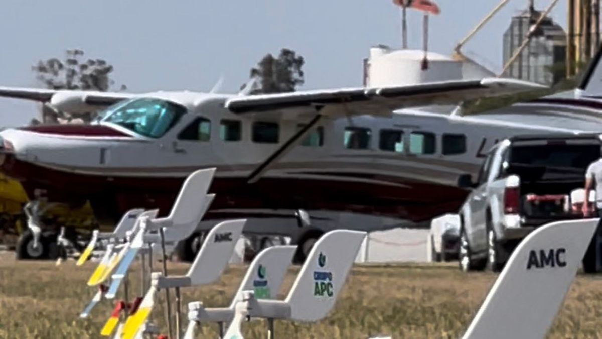 Argentina volvió a apostar a la tecnología con la implementación de los drones para terminar con la crisis de las langostas. Argentina volvió a apostar a la tecnología con la implementación de los drones para terminar con la crisis de las langostas.