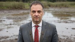 La Justicia investiga la compra de un departamento en Caballito de Manuel Adorni. Mientras, en redes, tratan de explicar por qué las dueñas olvidaron al vocero. Fuente: Grok