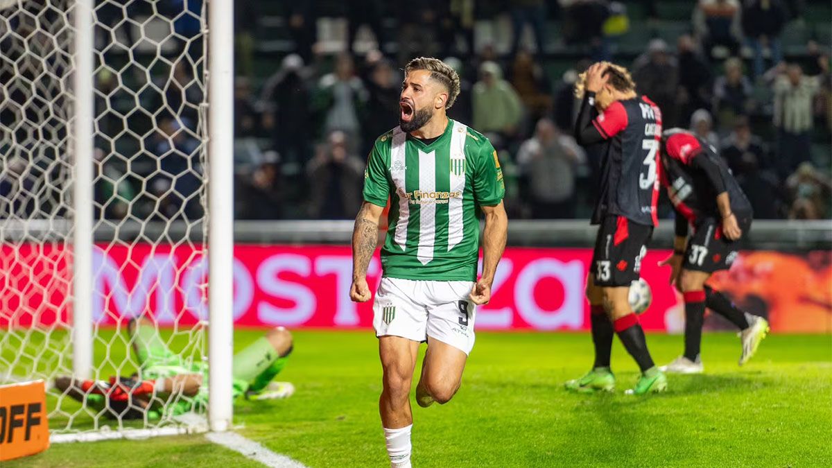 Miltón Giménez se prepara para sumarse a Boca y le dará salida a tres jugadores, entre ellos, a Darío Benedetto, tras confesar que era hincha de River. Miltón Giménez se prepara para sumarse a Boca y le dará salida a tres jugadores, entre ellos, a Darío Benedetto, tras confesar que era hincha de River.