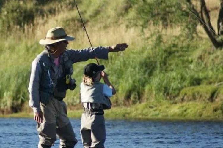 Reel De Pesca Con Mosca Y Sin Una Línea De Pesca. Ilustraciones