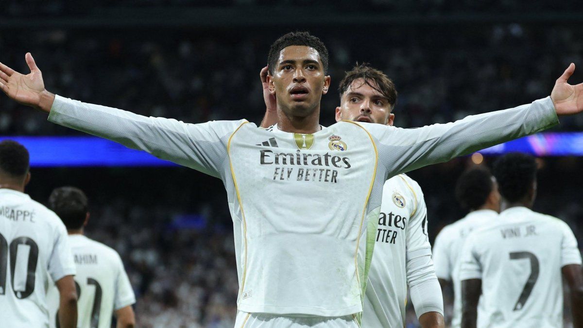 Jude Bellingham, una de las grandes figuras del Real Madrid, vuelve a quedar en el centro del mercado ante el interés millonario del Liverpool. Jude Bellingham, una de las grandes figuras del Real Madrid, vuelve a quedar en el centro del mercado ante el interés millonario del Liverpool.