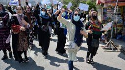 altText(Kabul: Las mujeres se rebelan y el talibán reprime)}