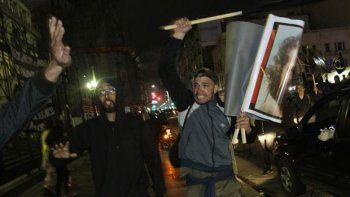 Disturbios en el Congreso: 9 detenidos, 3 efectivos heridos y basureros destruidos