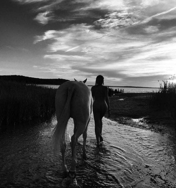 Vicky Xipolitakis para la revista Caras.