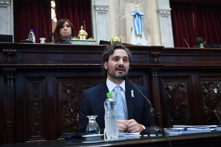 Santiago Cafiero, jefe del Gabinete de Ministros, durante su visita al Senado.